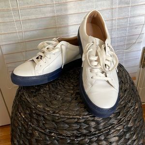 Leather sneakers with contrast sole